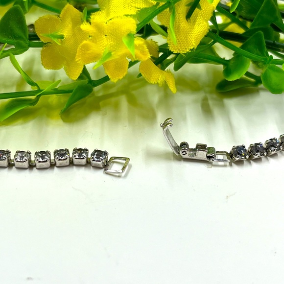 Crystal Rhinestone Vintage 14 Inch Choker Necklace - Picture 4 of 5